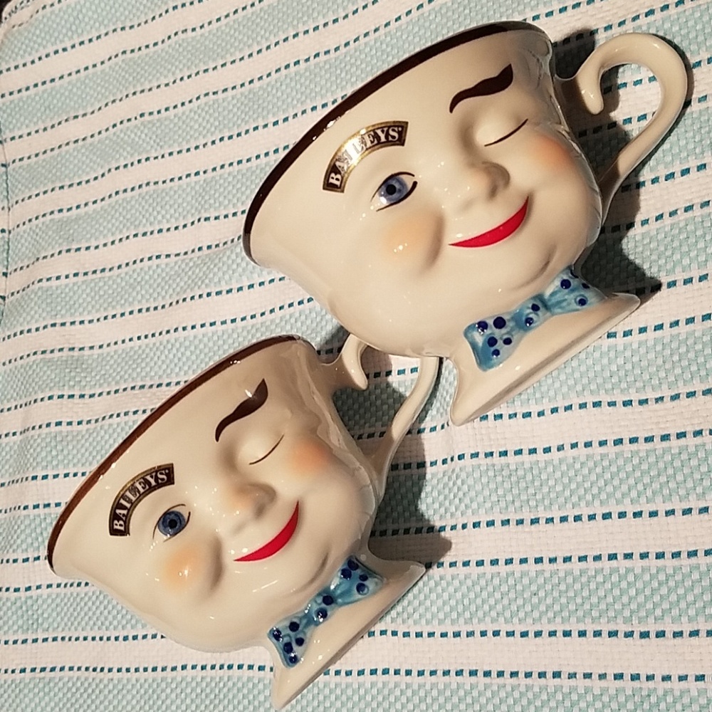 EUC Baileys "Mister" Yum Winking cups